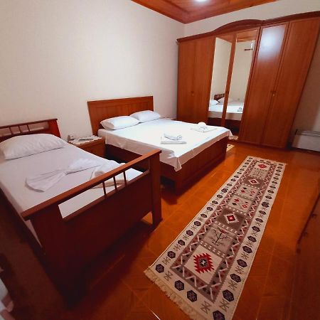 Gjirokastër Sokolli Guest House מראה חיצוני תמונה