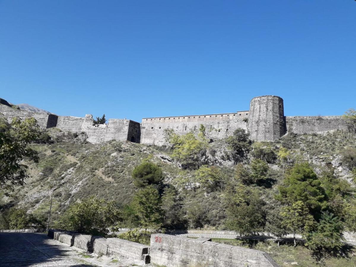 Gjirokastër Sokolli Guest House מראה חיצוני תמונה