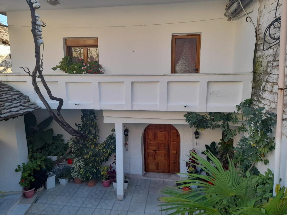 Gjirokastër Sokolli Guest House מראה חיצוני תמונה