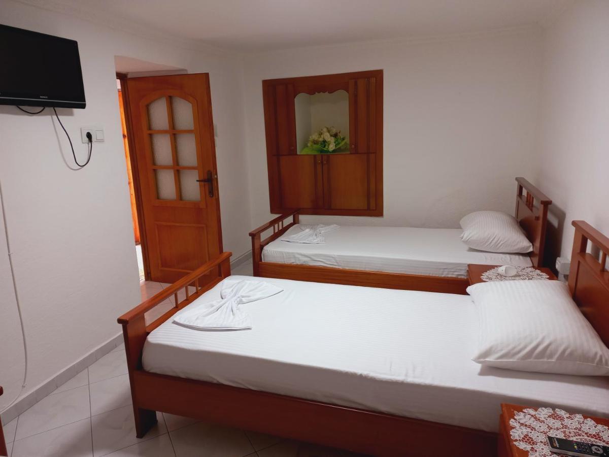 Gjirokastër Sokolli Guest House מראה חיצוני תמונה