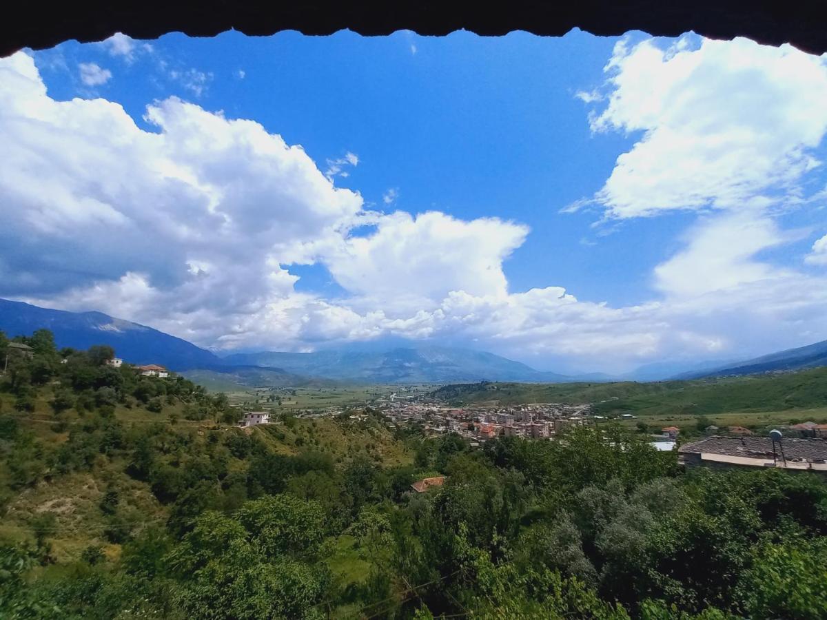 Gjirokastër Sokolli Guest House מראה חיצוני תמונה