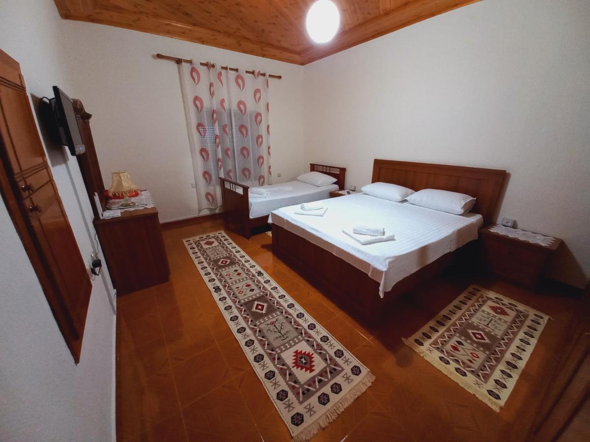 Gjirokastër Sokolli Guest House מראה חיצוני תמונה