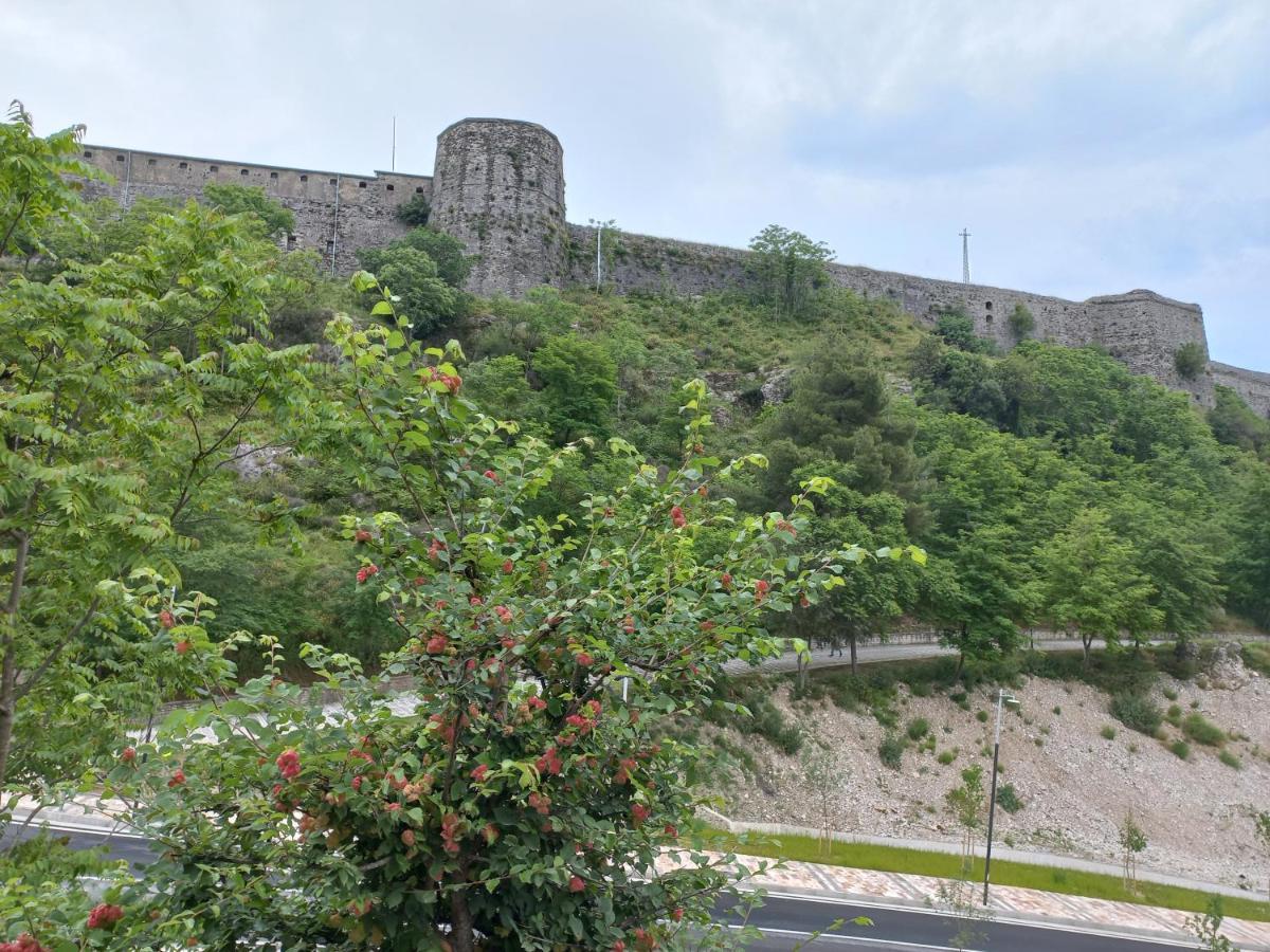 Gjirokastër Sokolli Guest House מראה חיצוני תמונה