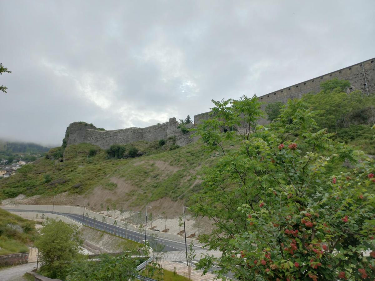 Gjirokastër Sokolli Guest House מראה חיצוני תמונה