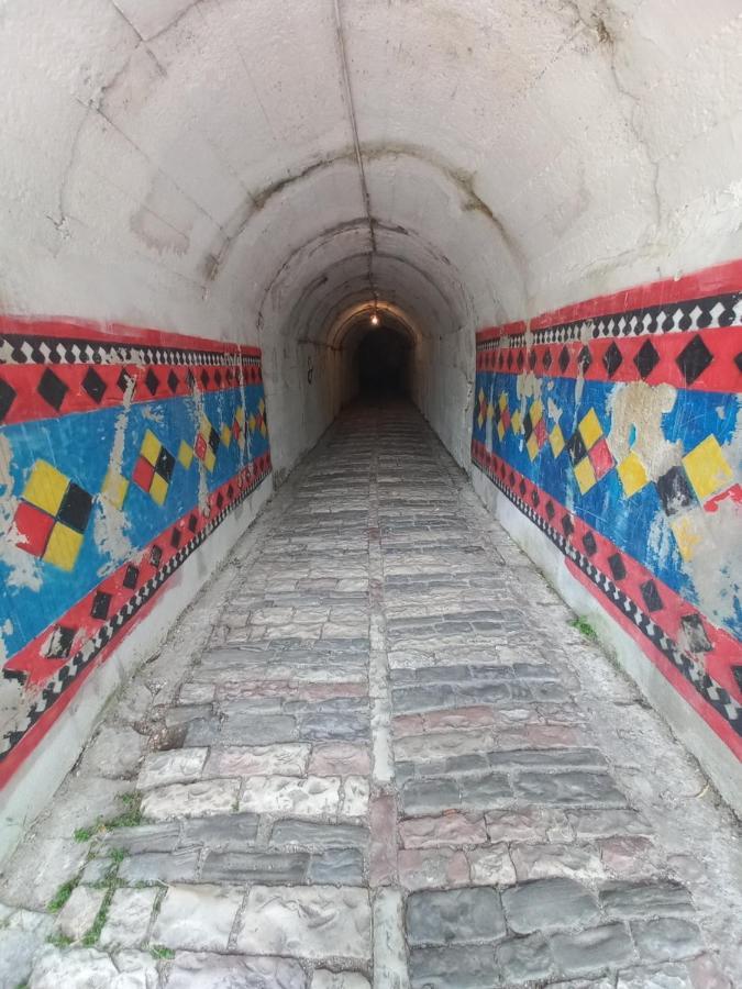 Gjirokastër Sokolli Guest House מראה חיצוני תמונה