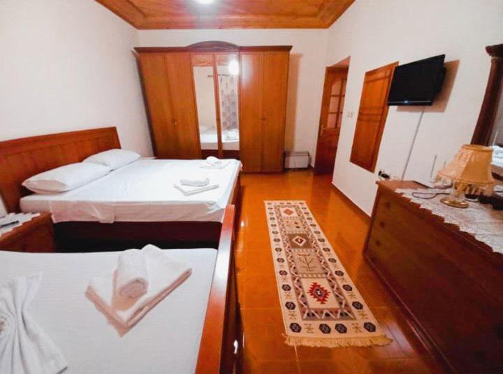 Gjirokastër Sokolli Guest House מראה חיצוני תמונה