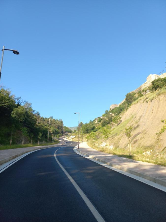 Gjirokastër Sokolli Guest House מראה חיצוני תמונה