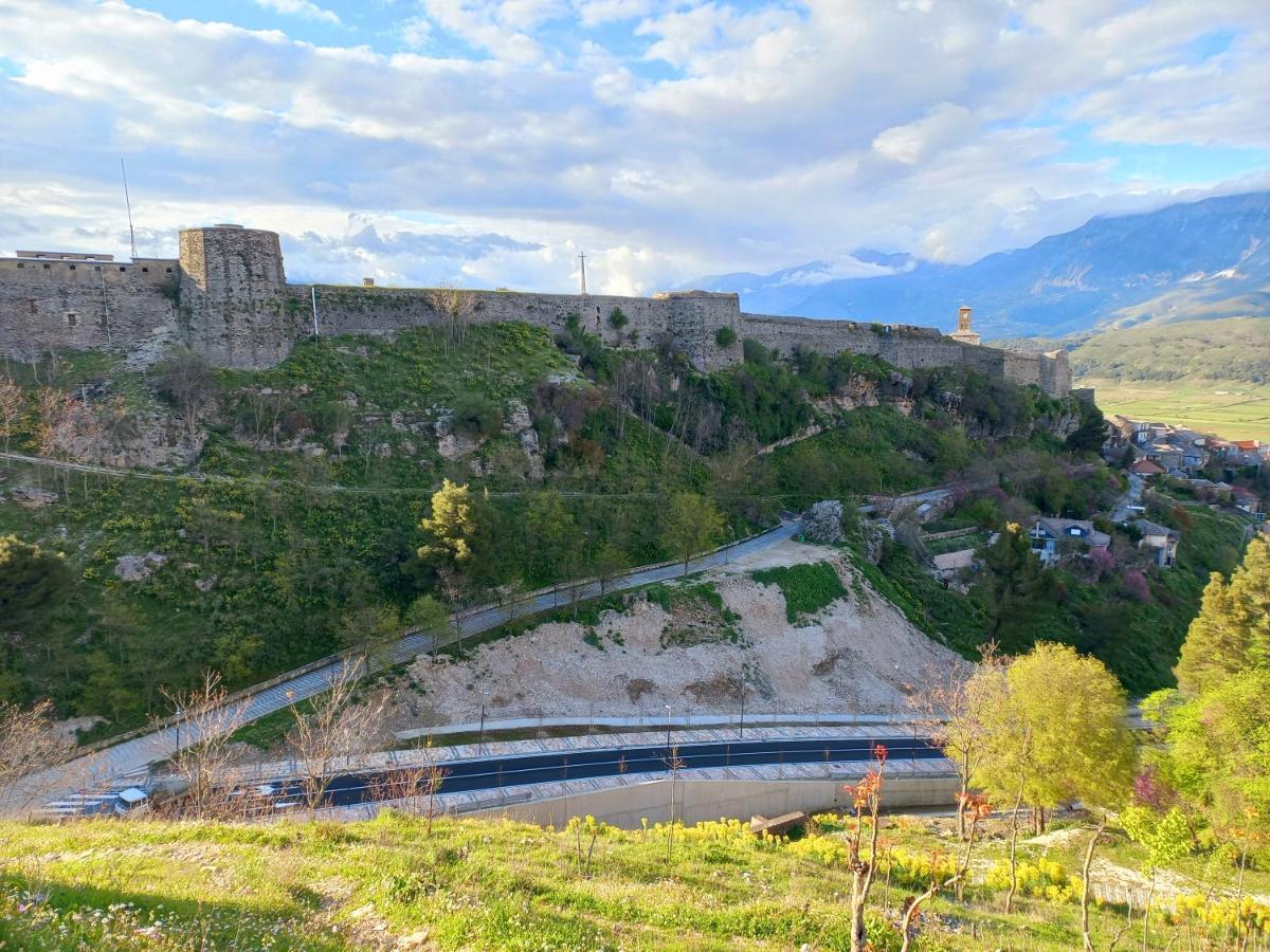 Gjirokastër Sokolli Guest House מראה חיצוני תמונה