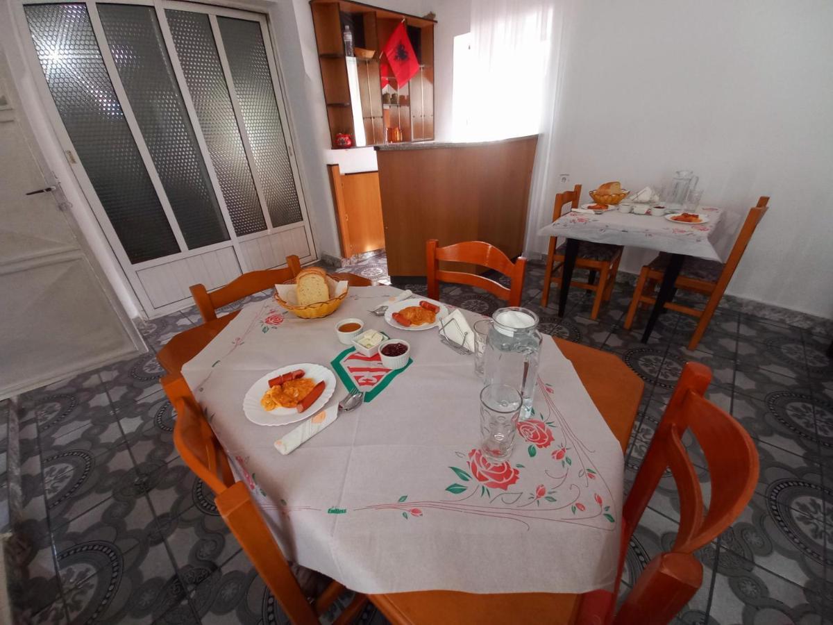 Gjirokastër Sokolli Guest House מראה חיצוני תמונה