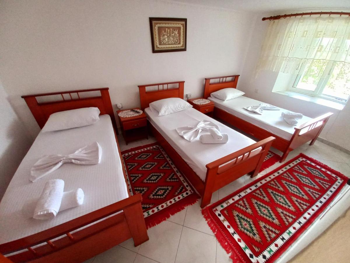 Gjirokastër Sokolli Guest House מראה חיצוני תמונה