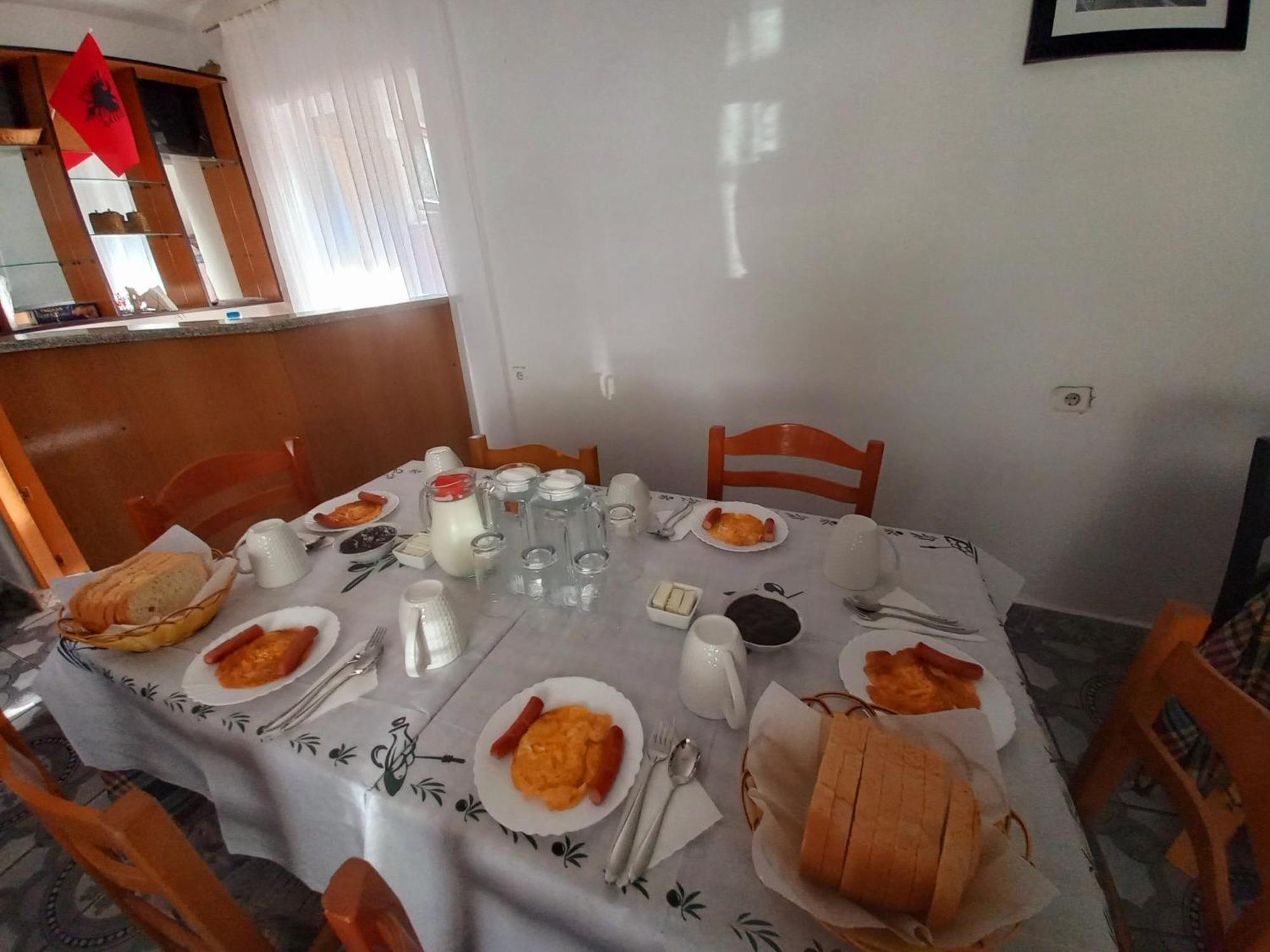 Gjirokastër Sokolli Guest House מראה חיצוני תמונה